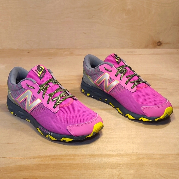 New Balance 690v2 Speed Ride Pink Gray Athletic Shoes - Picture 2 of 9